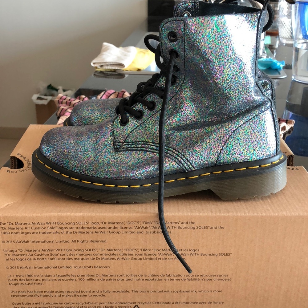 Dr.Martens Pascal 8 eye glitter boots